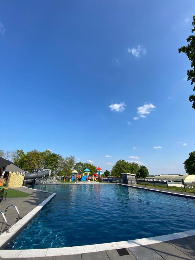 Lathumlodge Met Parkvoorzieningen Exterior foto